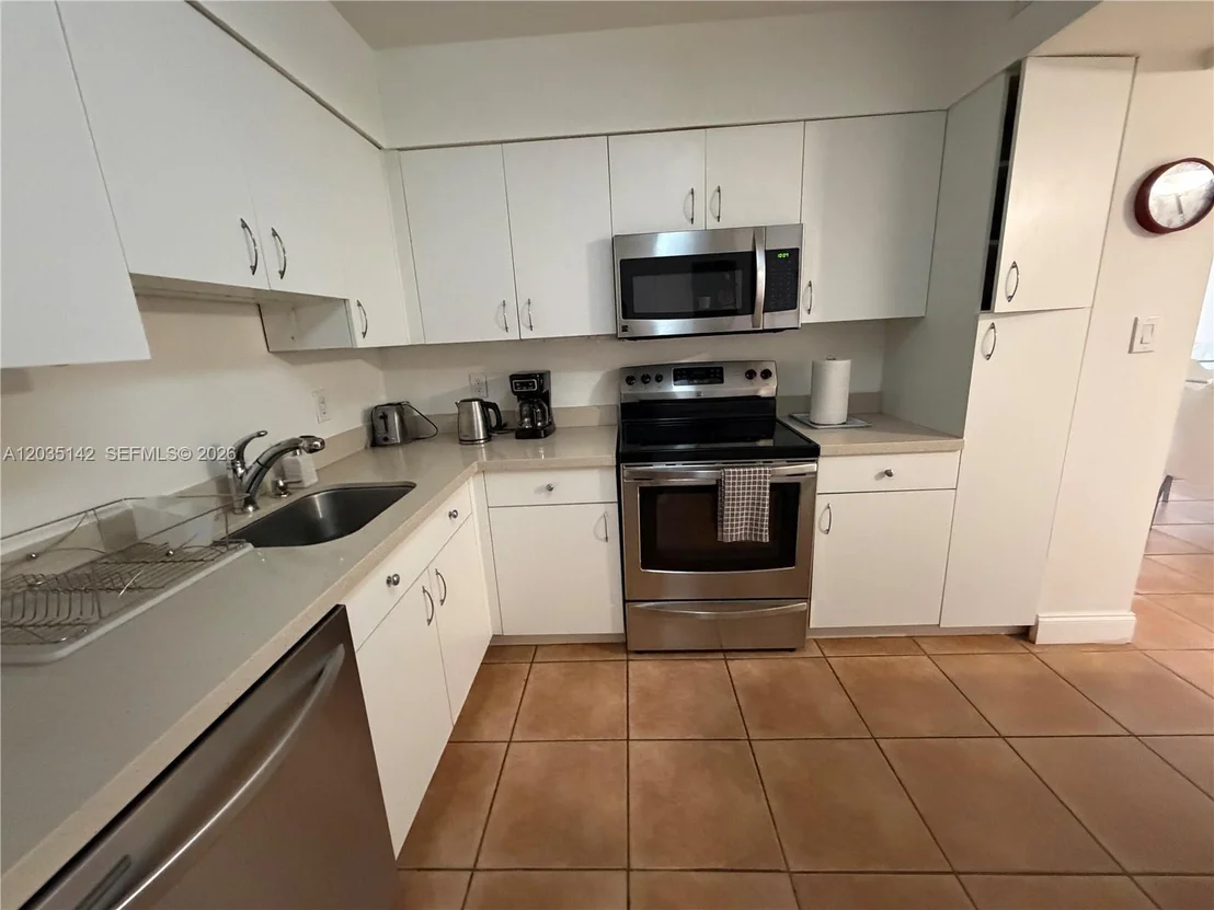 Photo of Unit 310 at 5161 Collins Ave