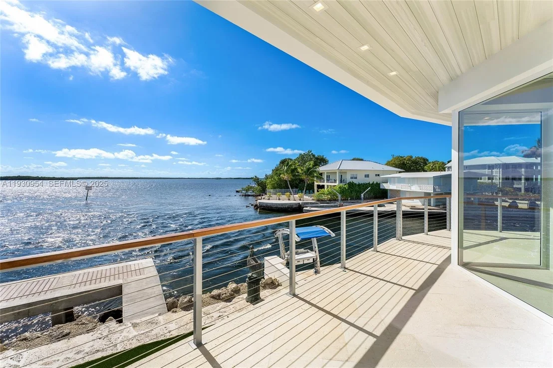 Photo of 180 Pompano Dr