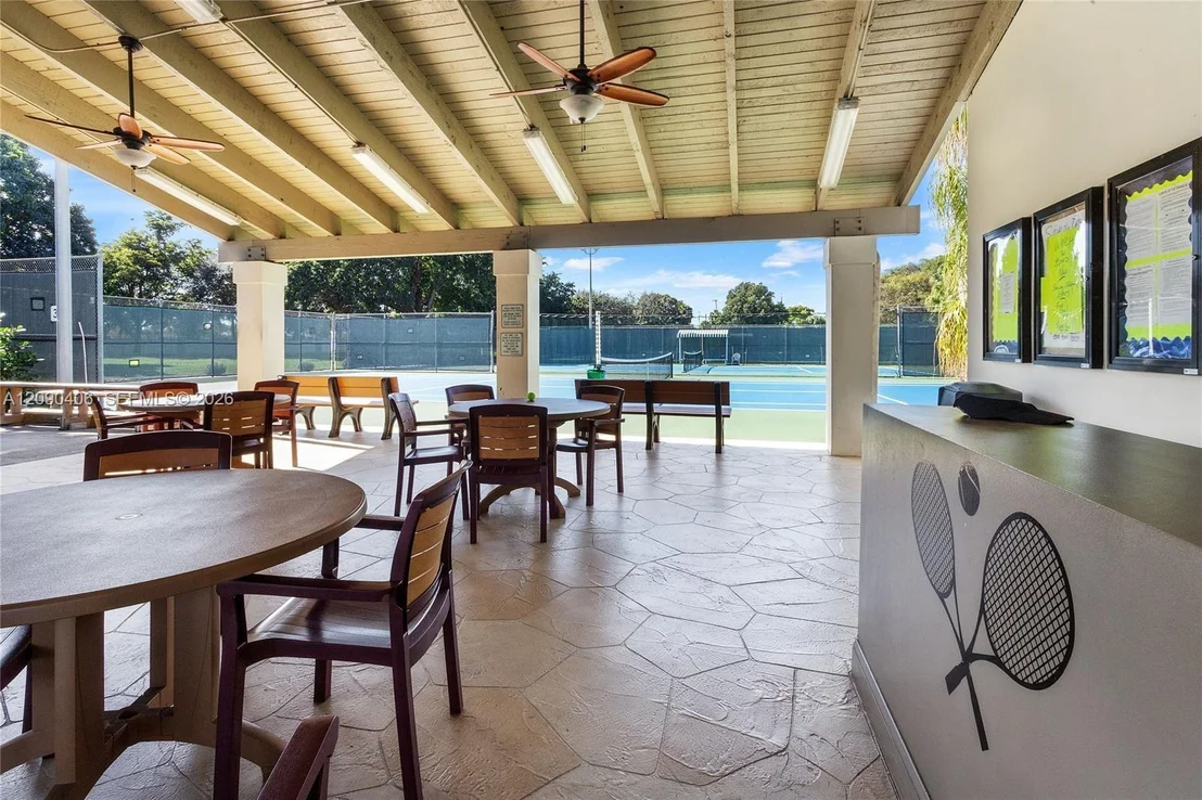 Photo of Unit D4 at 1902 Bermuda Cir