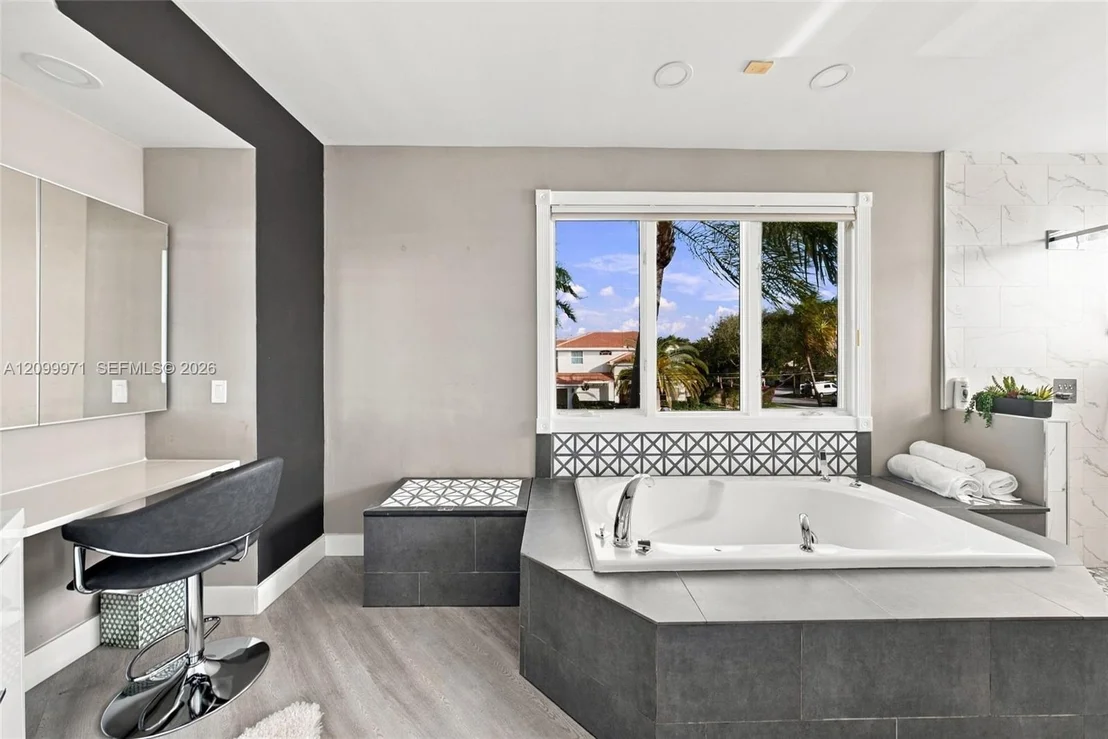 Photo of 5111 NE 30th Ave