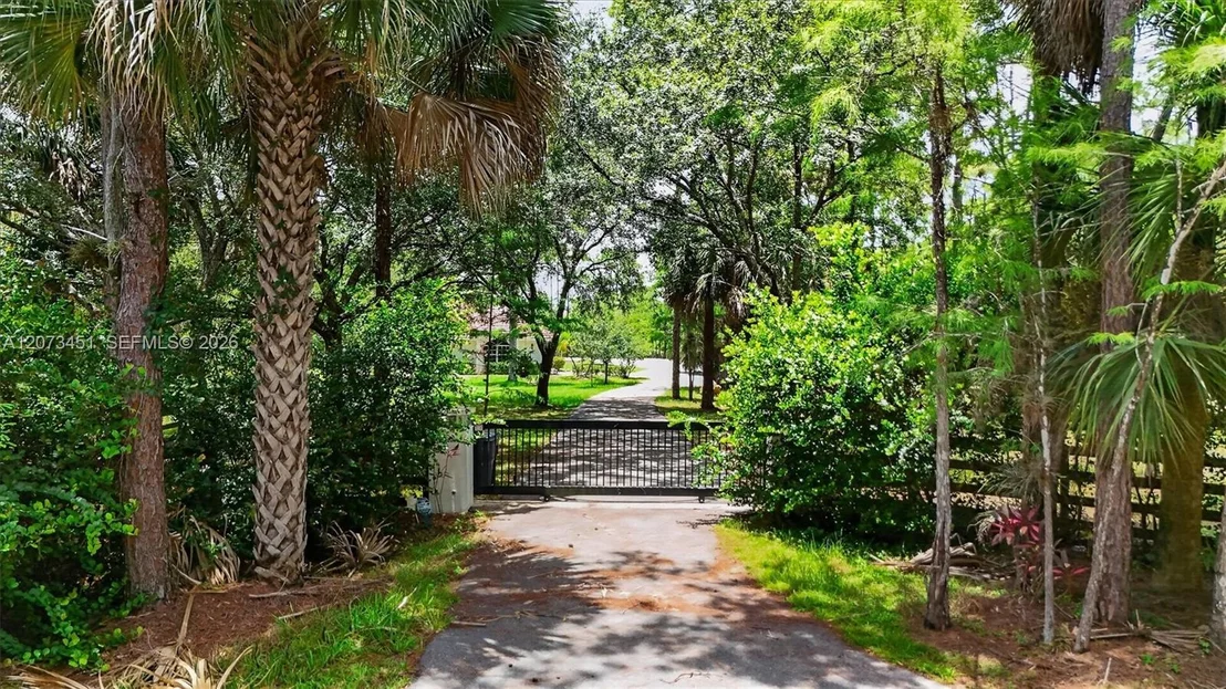 Photo of 1215 Stallion Dr