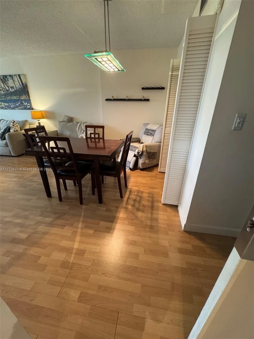 Photo of Unit 304 at 4330 Hillcrest Dr