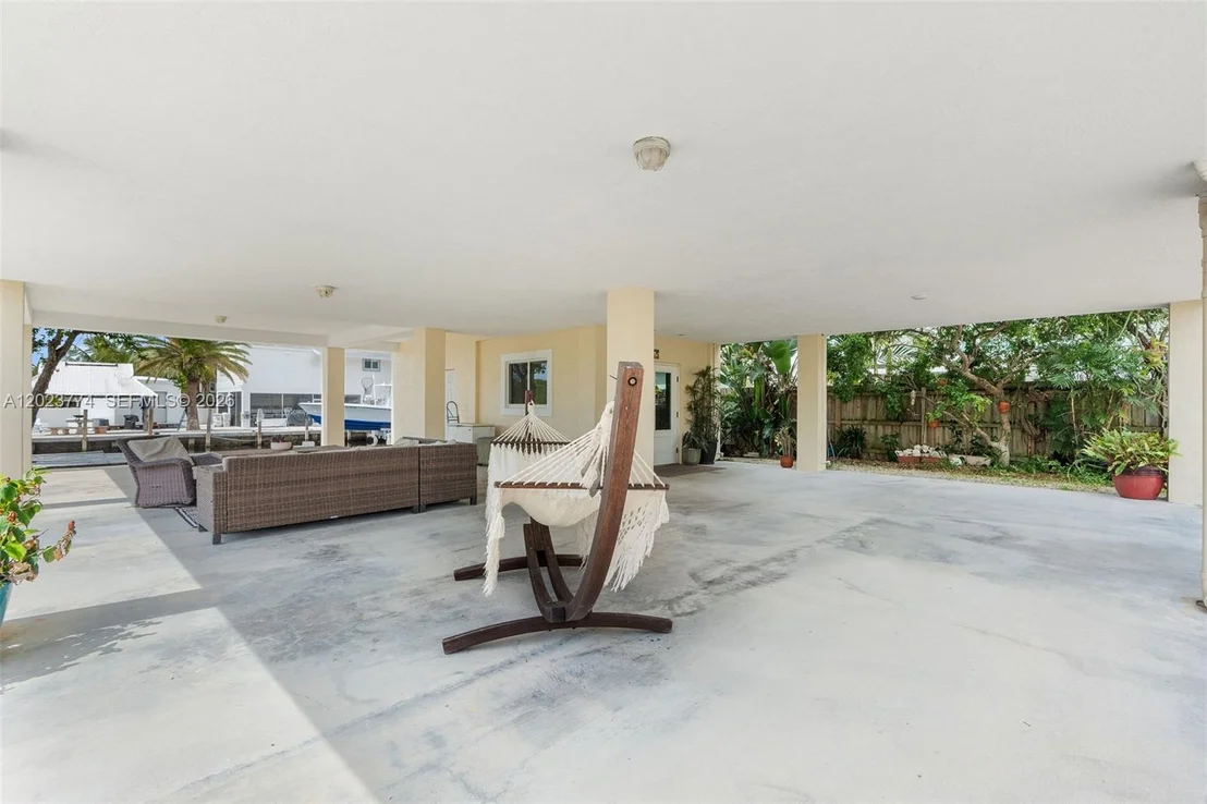 Photo of 365 Loeb ave