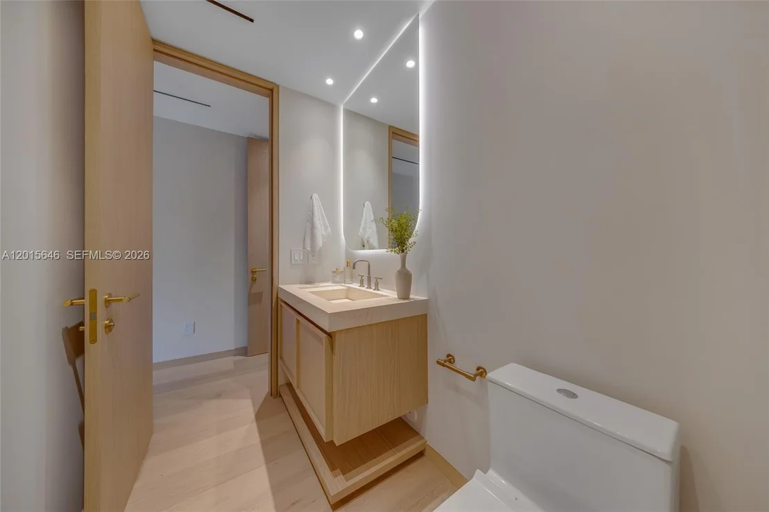 Photo of 72 W Shore Dr W