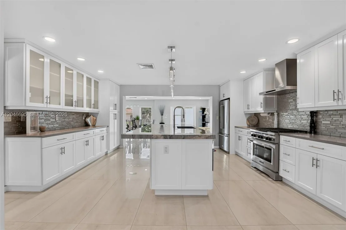 Photo of 966 SE 9th Ave