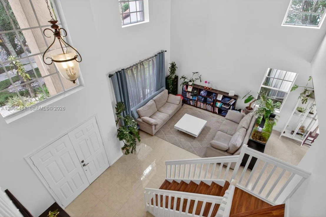 Photo of 480 Cambridge Dr