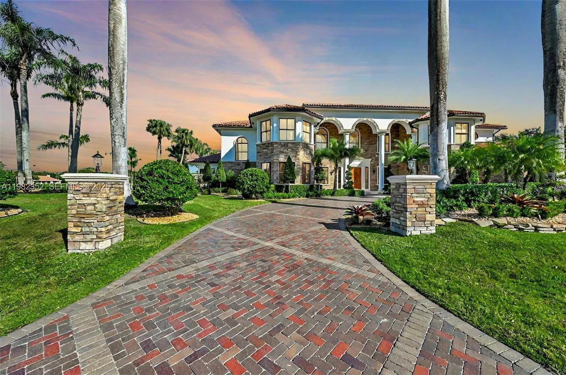 Photo of 2905 Paddock Rd