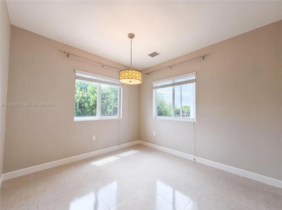 Photo of 17 Lakeview Dr