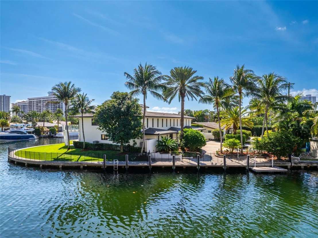 Photo of 501 Hibiscus Dr