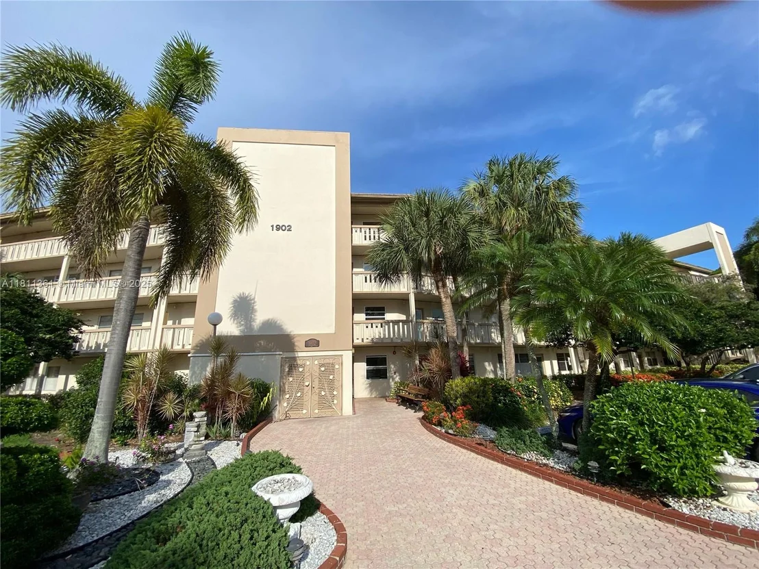 Photo of Unit G3 at 1902 Bermuda Cir