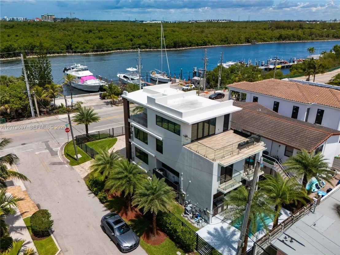 Photo of 5601 N Ocean Dr