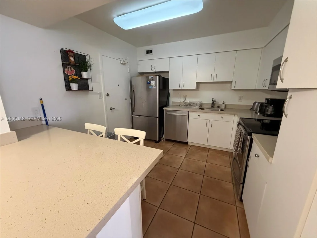 Photo of Unit 310 at 5161 Collins Ave