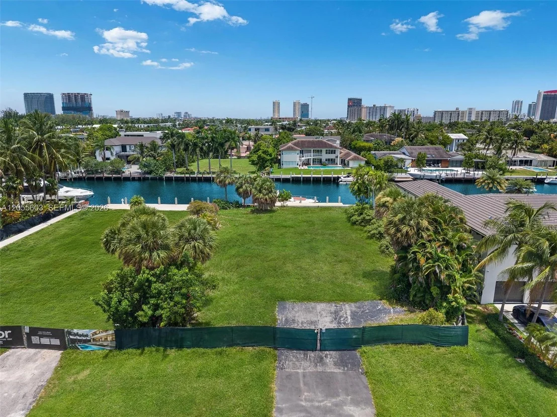 Photo of 460 Holiday Dr