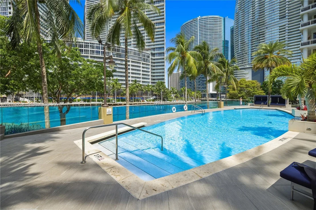 Photo of Unit 2408 at 901 Brickell Key Blvd