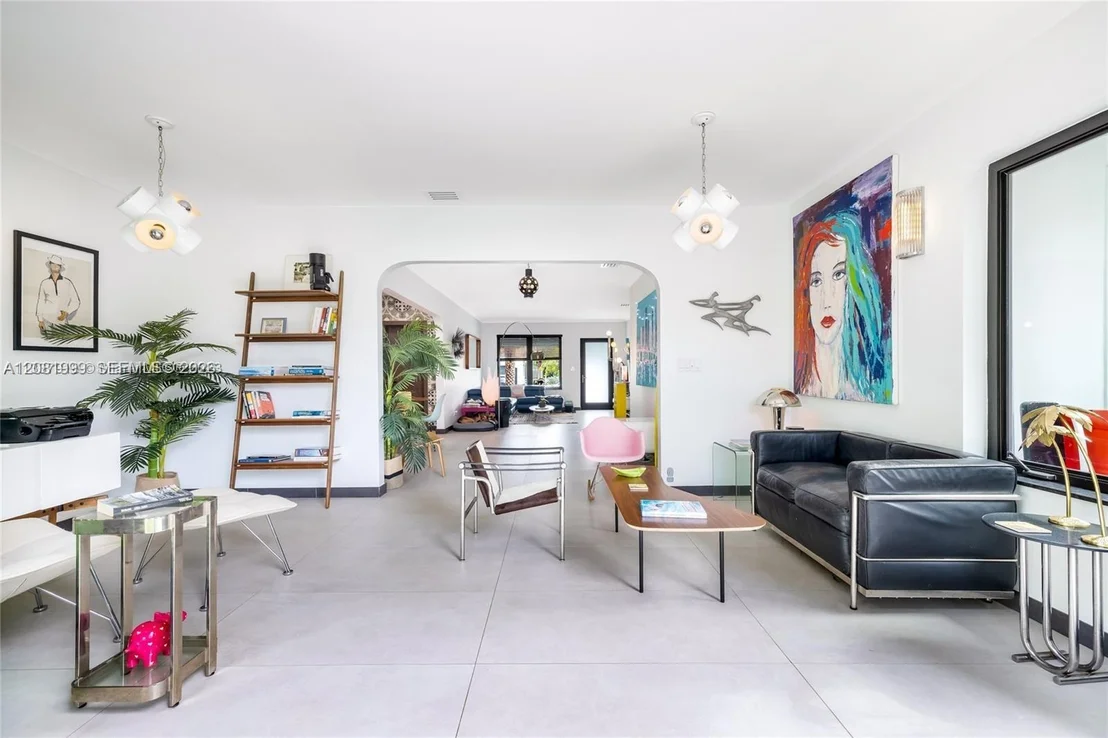 Photo of 8818 Carlyle Ave