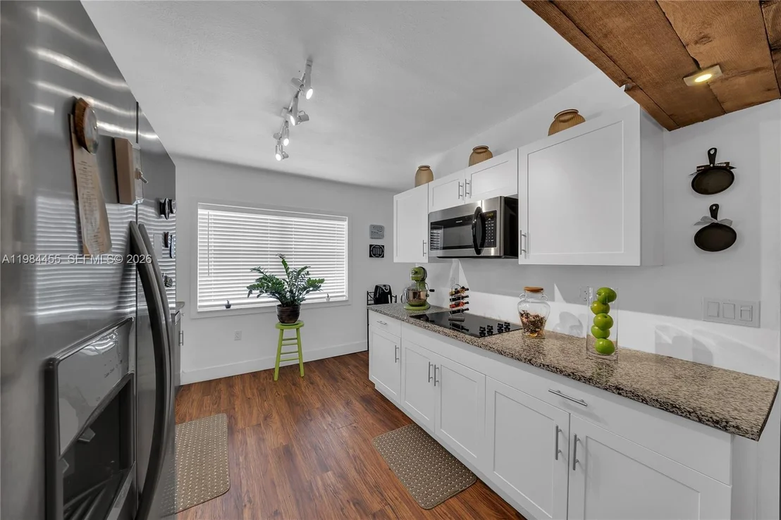 Photo of 213 W 20th St