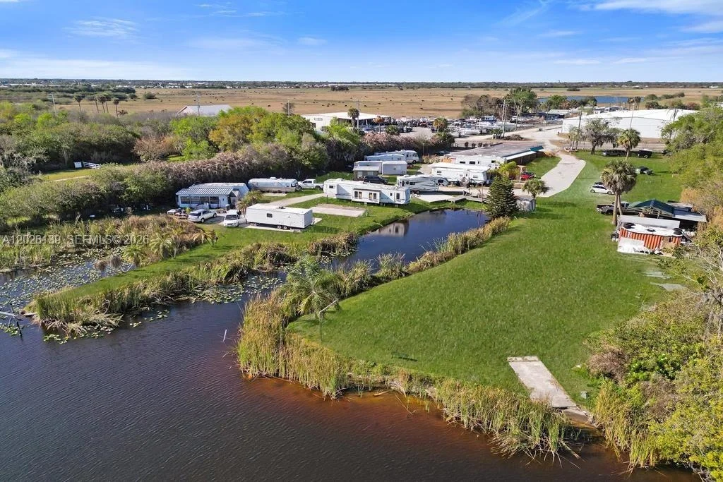 Photo of Unit 10 at 1421 NE US Highway 441