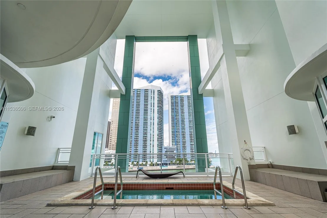 Photo of Unit 1002 at 900 Brickell Key Blvd