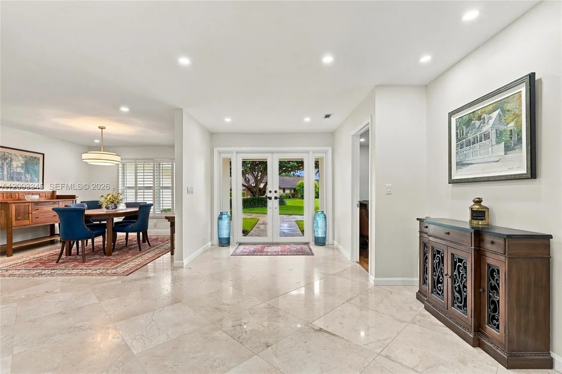 Photo of 444 Glenbrook Dr