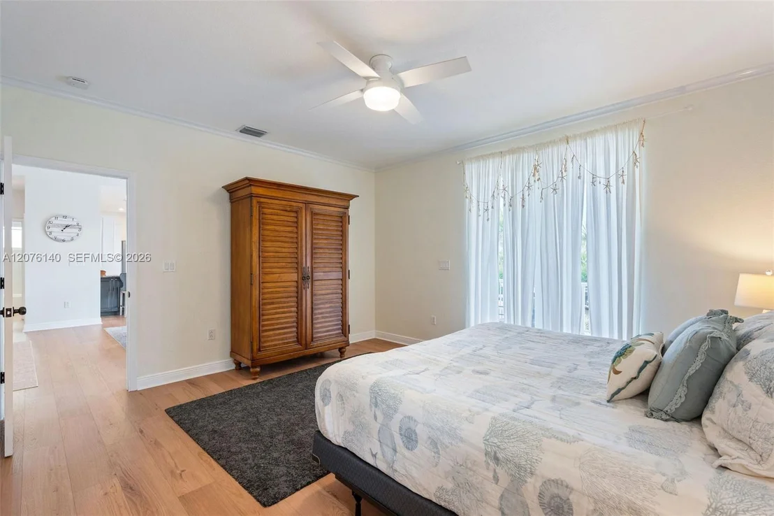 Photo of 984 Shaw Dr