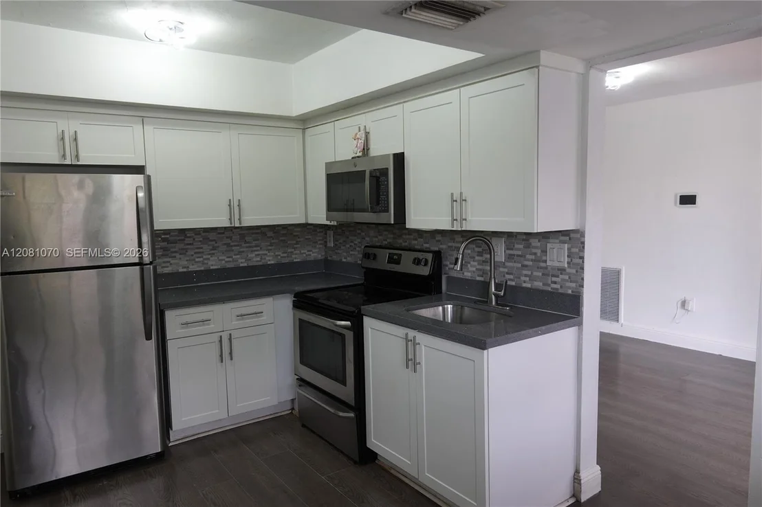 Photo of 2081 Utopia Dr