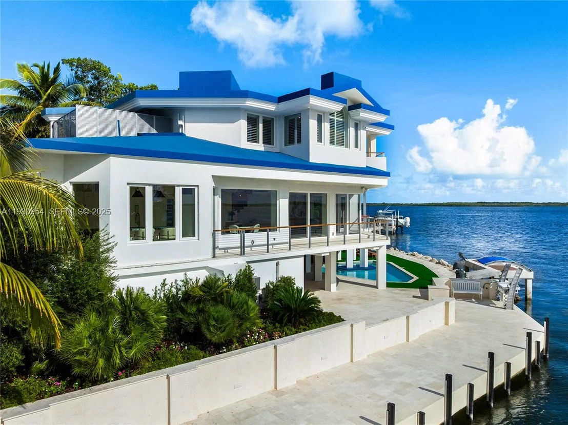 Photo of 180 Pompano Dr