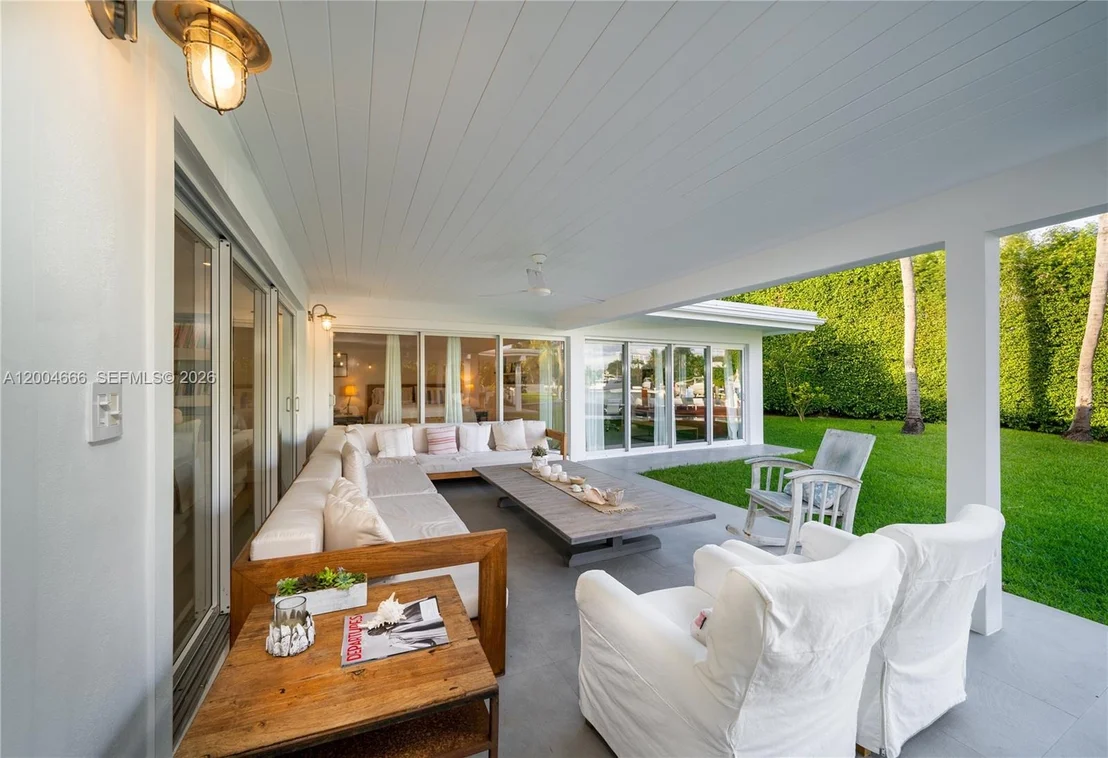 Photo of 861 Harbor Dr