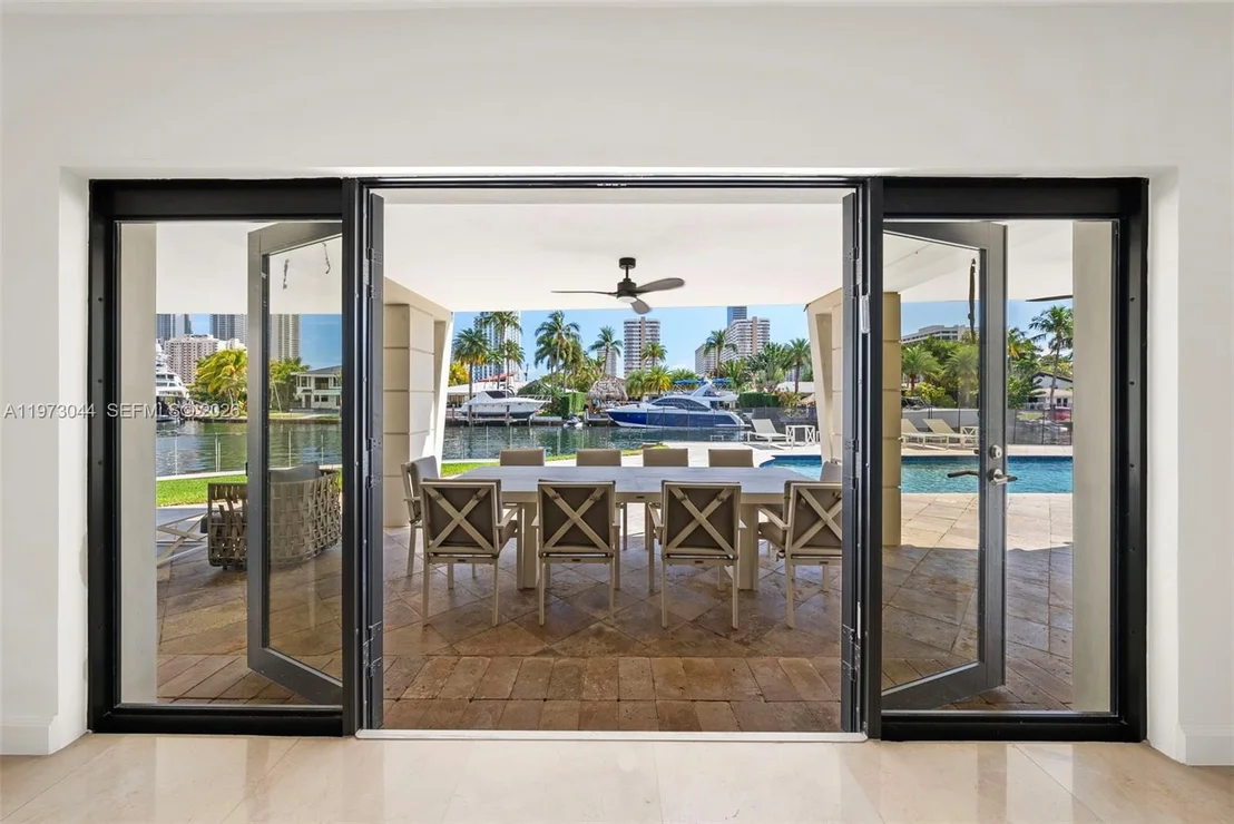 Photo of 501 Hibiscus Dr