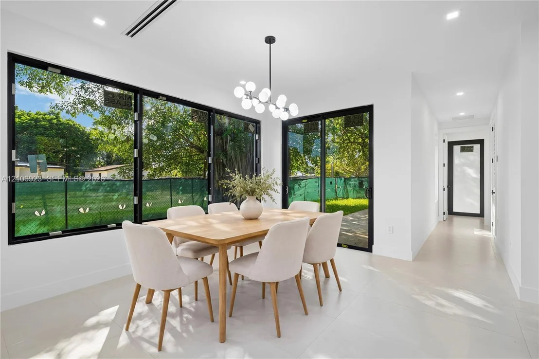 Photo of 870 Superior St