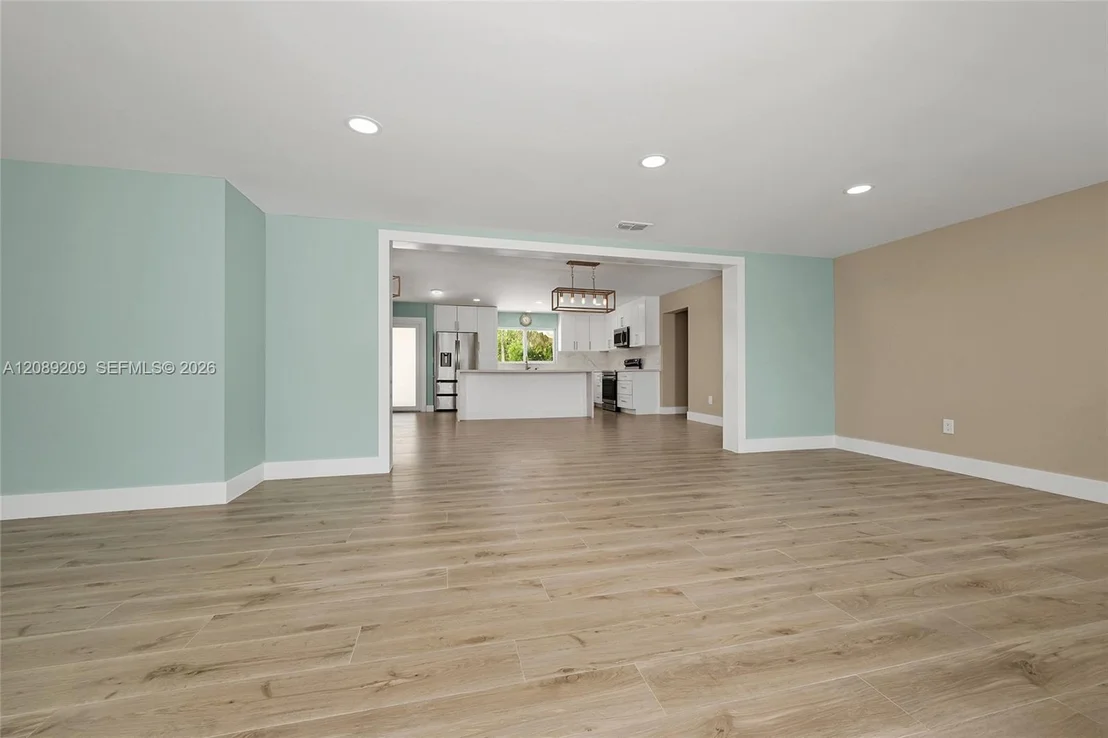 Photo of 5885 Pine Tree