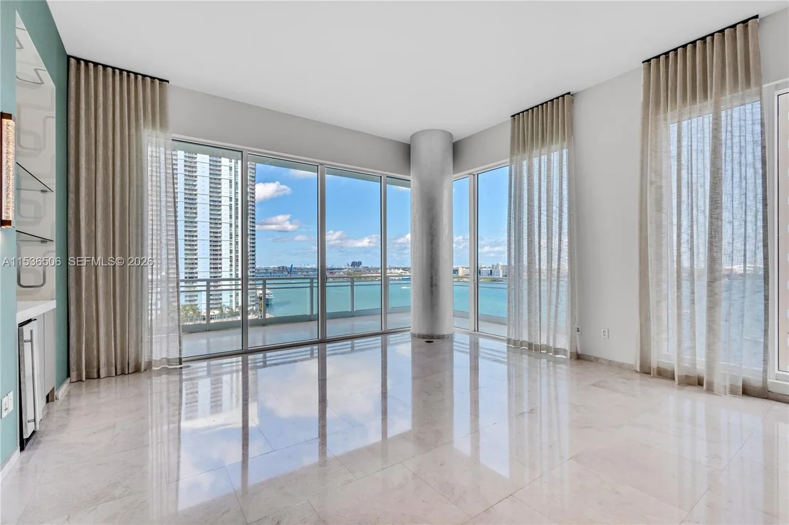 Photo of Unit 1002 at 900 Brickell Key Blvd