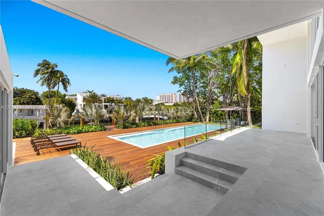 Photo of 161 Cape Florida Drive
