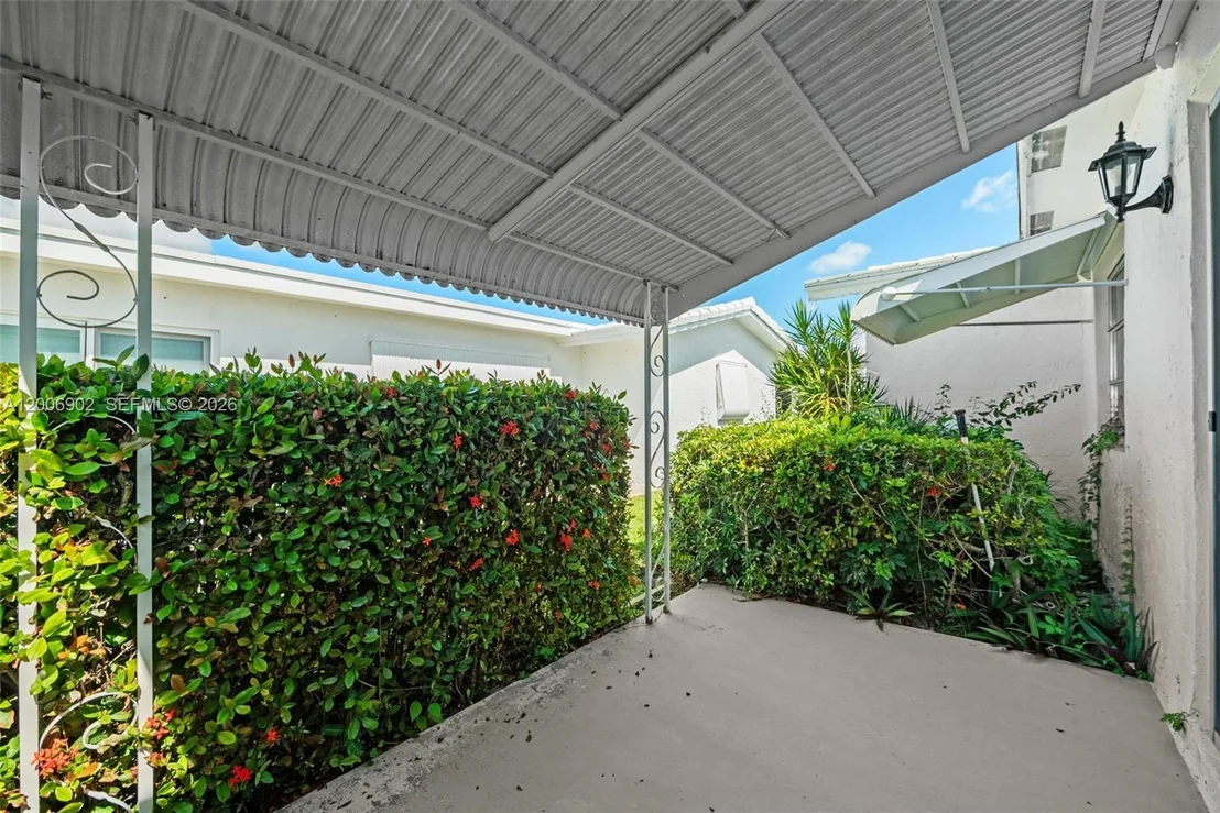 Photo of 2103 SW 20th Cir