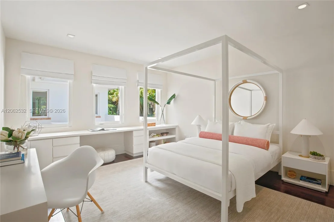 Photo of 2820 Brickell Ave