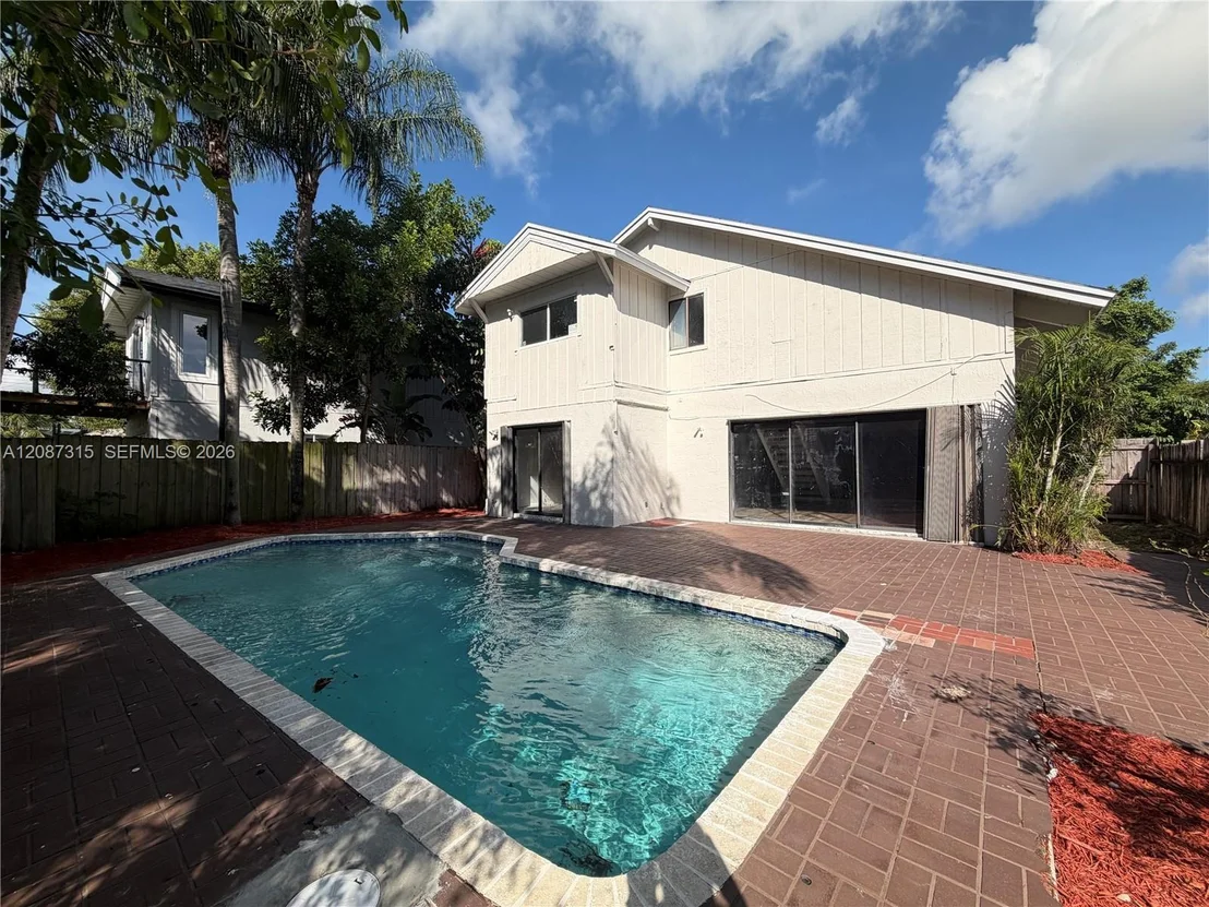 Photo of 2496 Douglas Ave