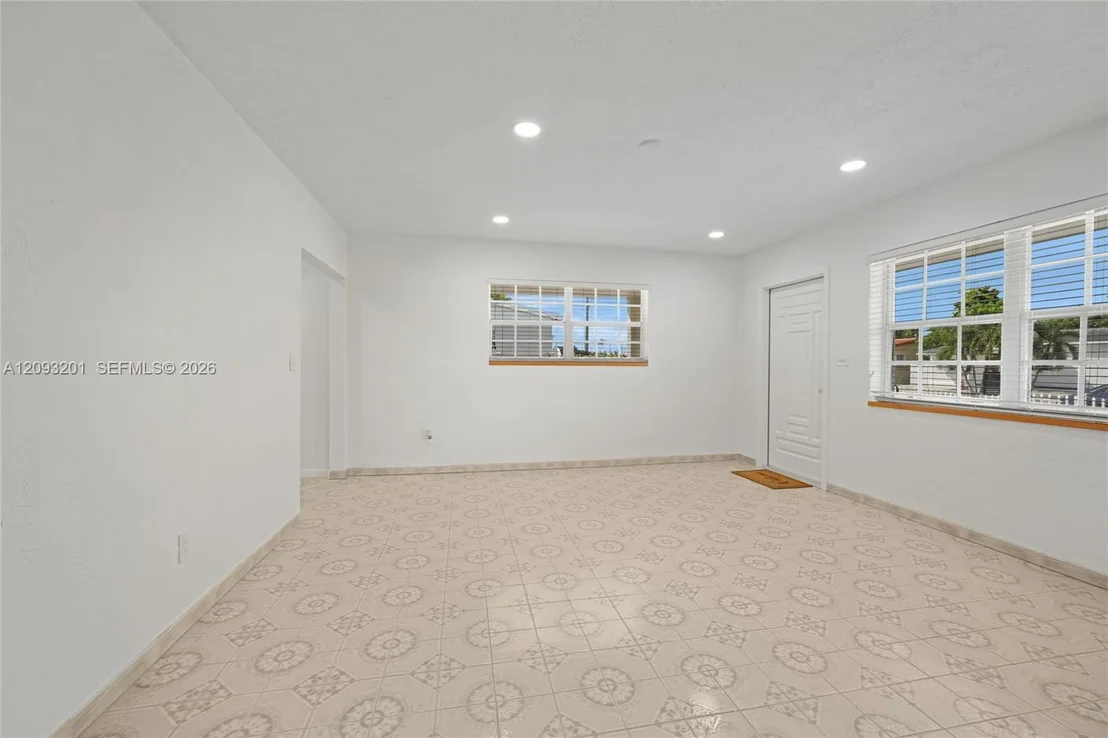Photo of 1250 W 34th St