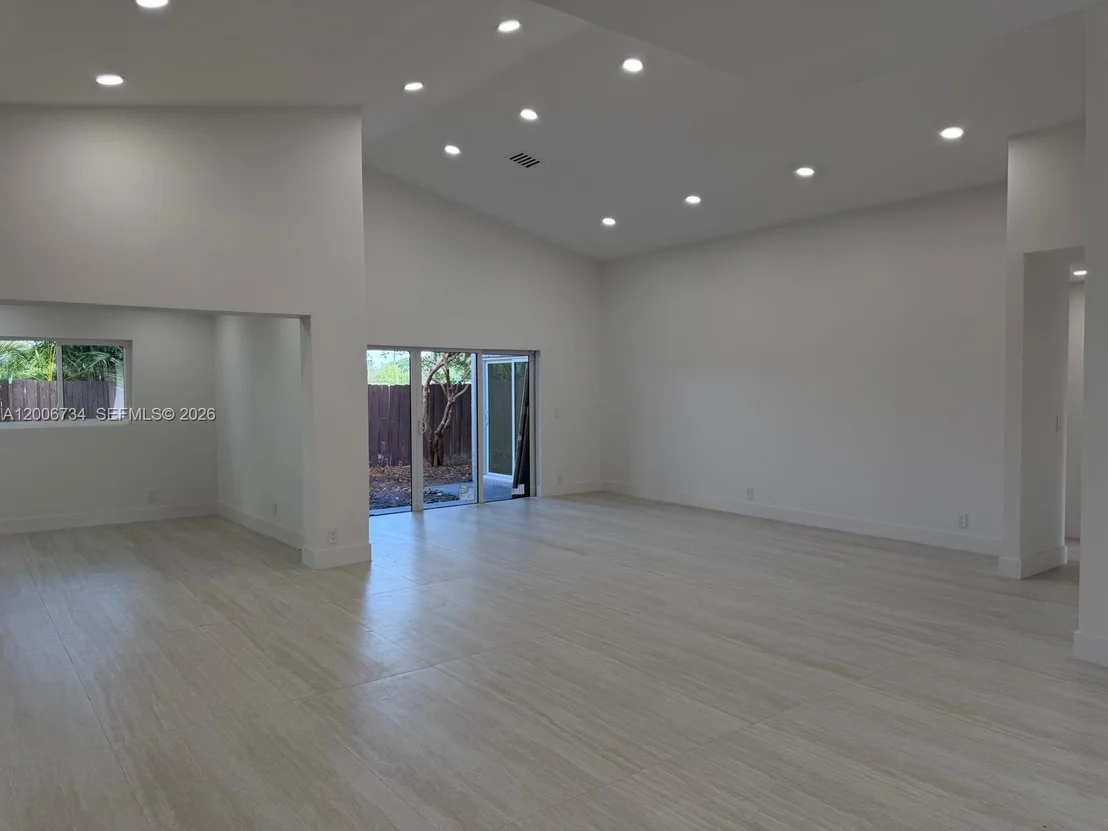 Photo of 7917 Chula Vista Cres