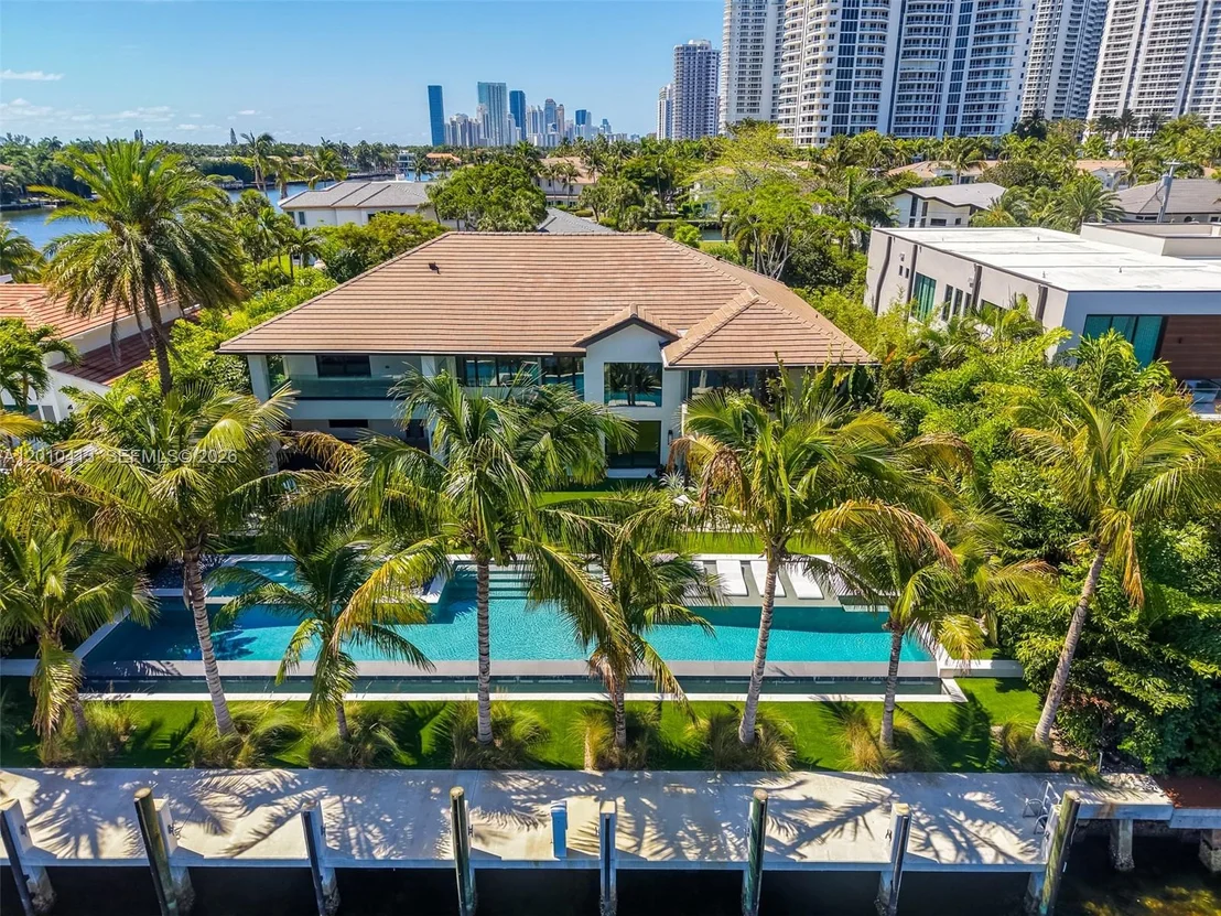 Photo of 110 Holiday Dr