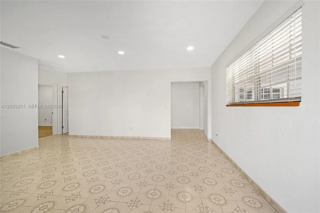 Photo of 1250 W 34th St