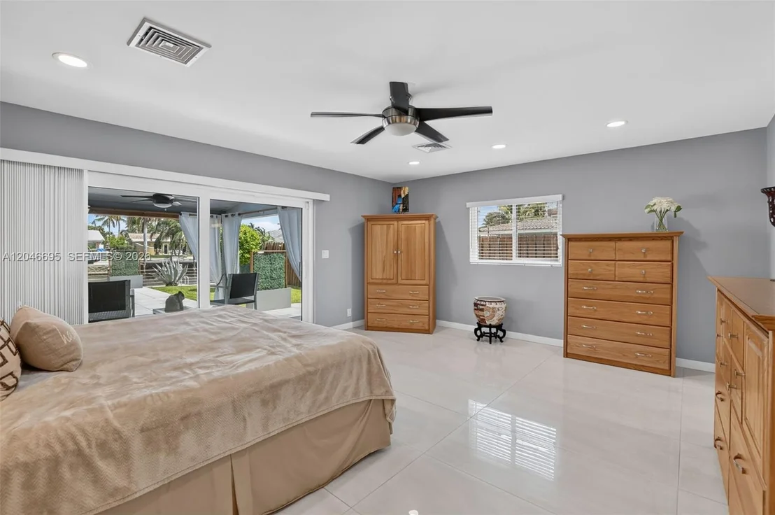 Photo of 966 SE 9th Ave