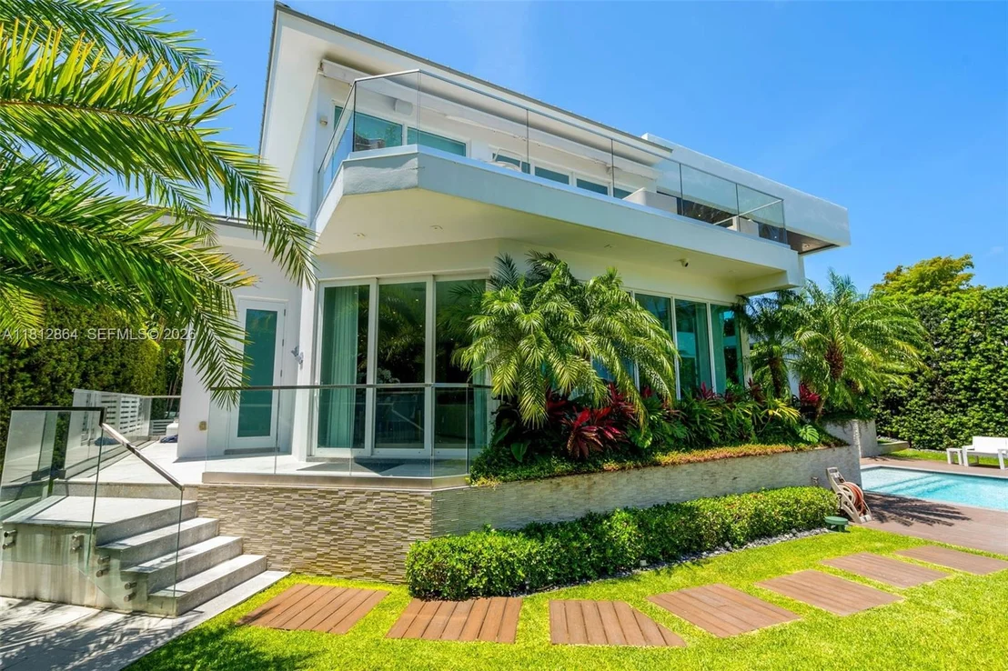 Photo of 420 Island Dr
