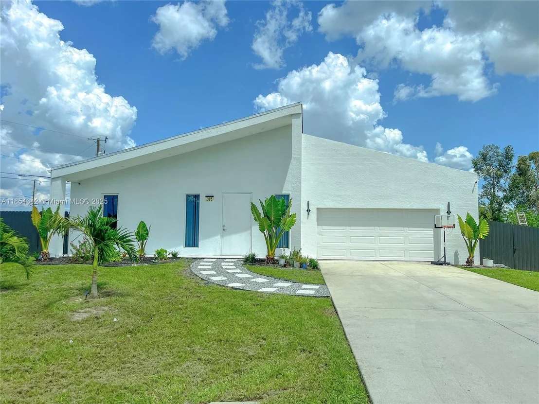 Photo of 395 Pace Avenue