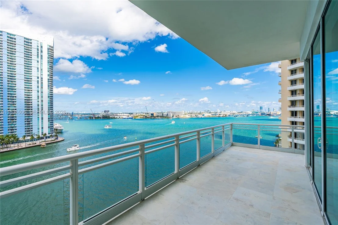 Photo of Unit 1002 at 900 Brickell Key Blvd