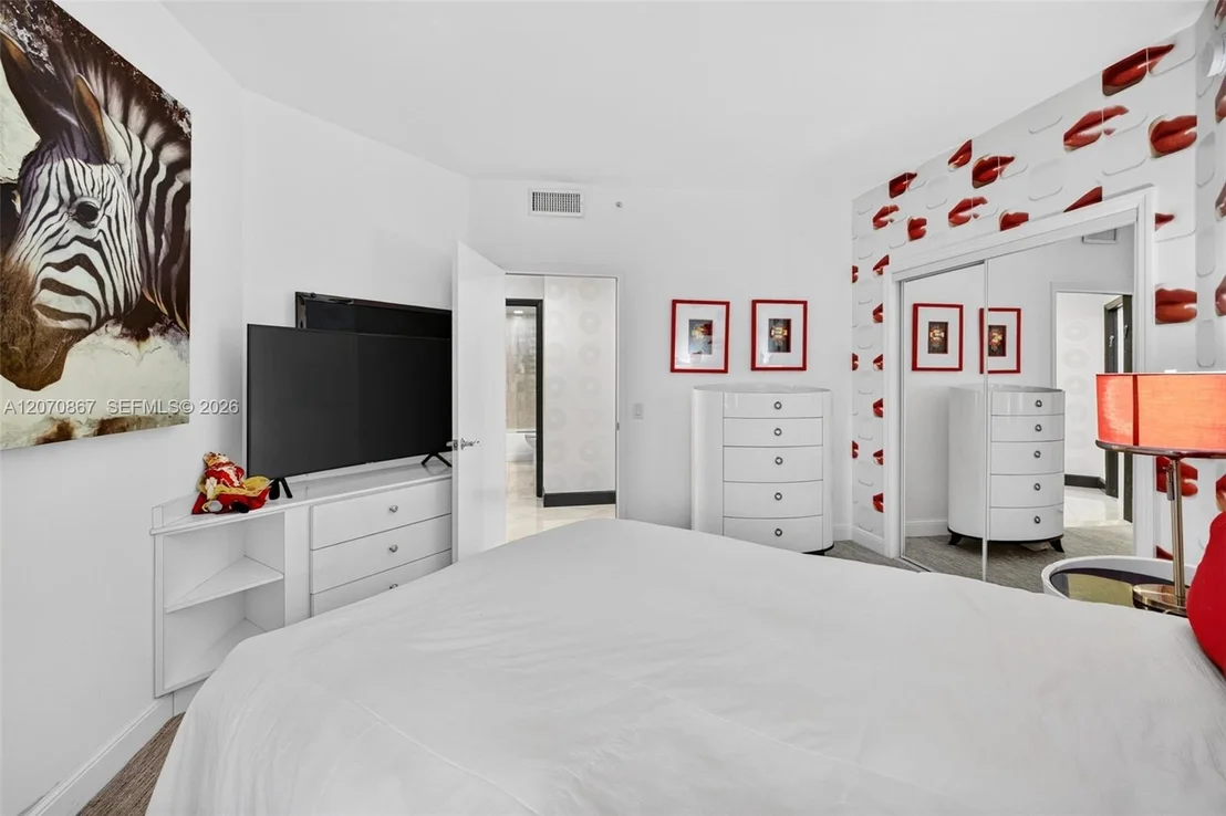 Photo of Unit 403 at 21050 Point Pl