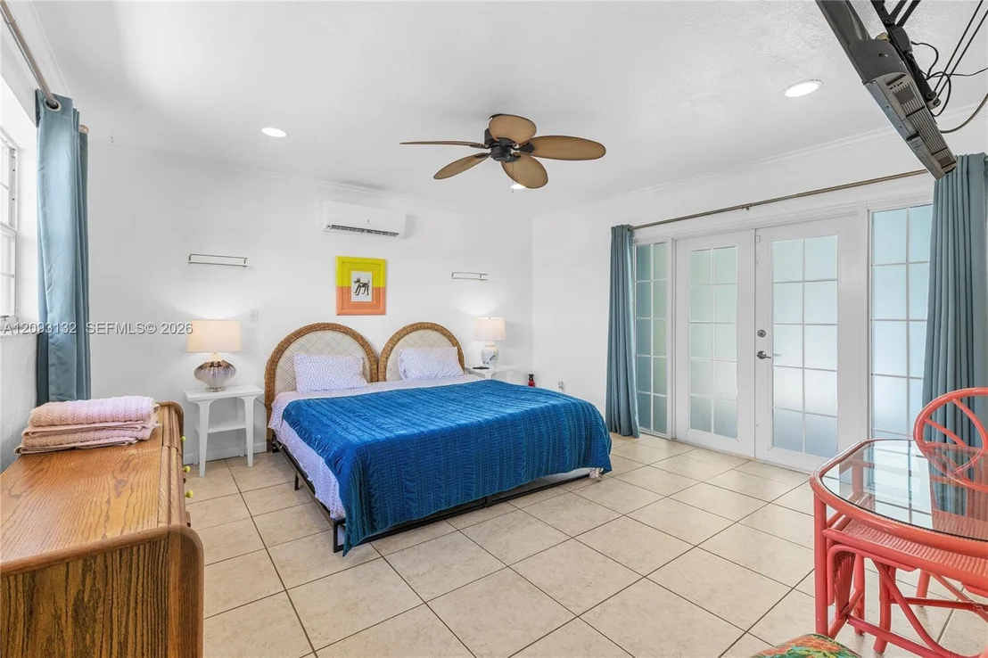 Photo of 809 SE 14th Dr