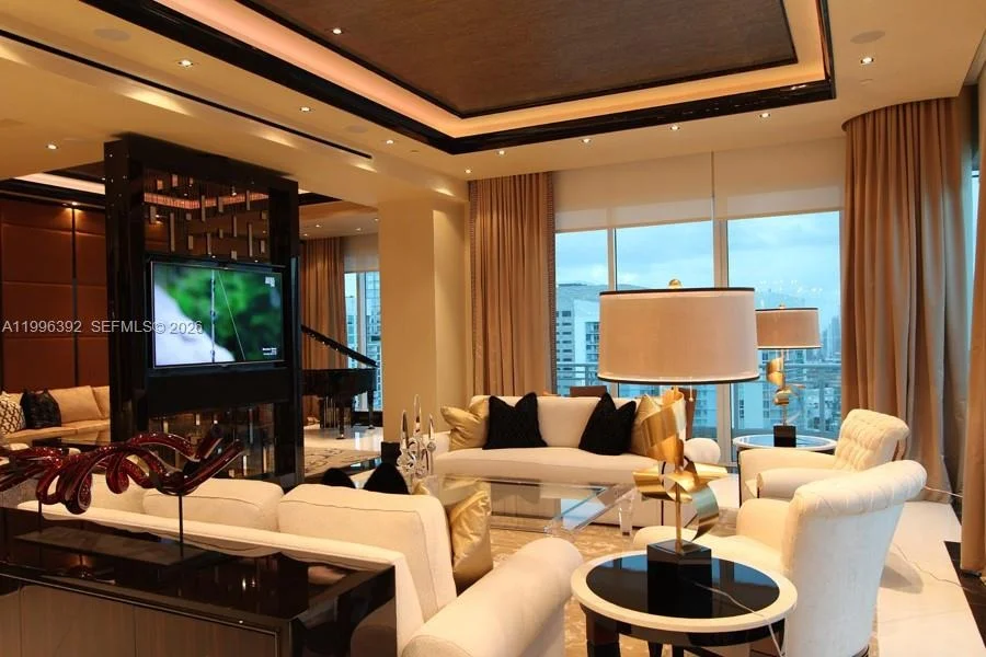 Photo of Unit PH3403 at 900 Brickell Key Blvd