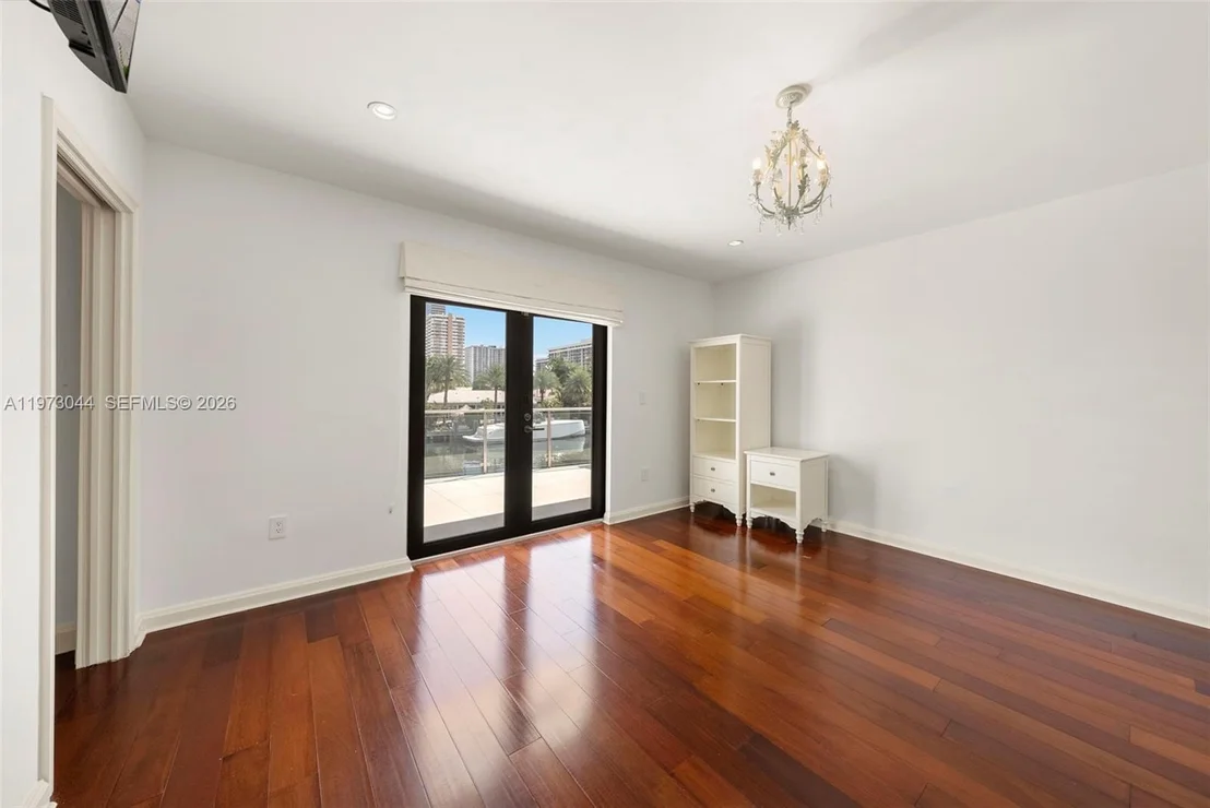 Photo of 501 Hibiscus Dr