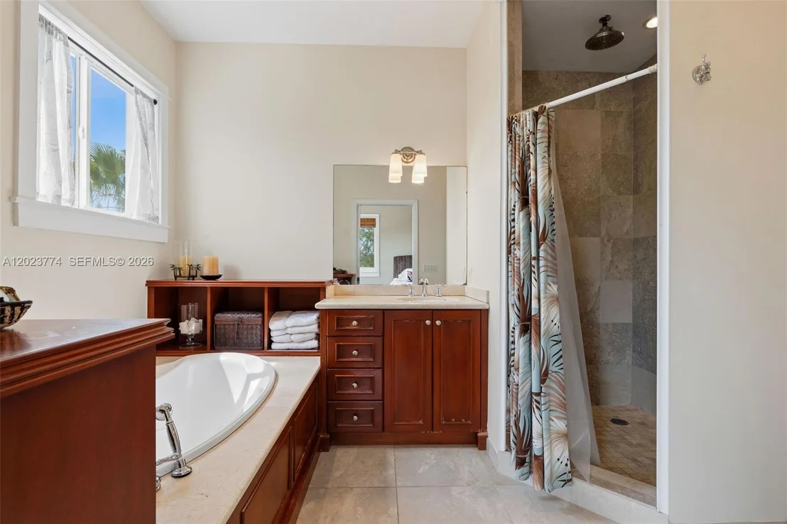 Photo of 365 Loeb ave