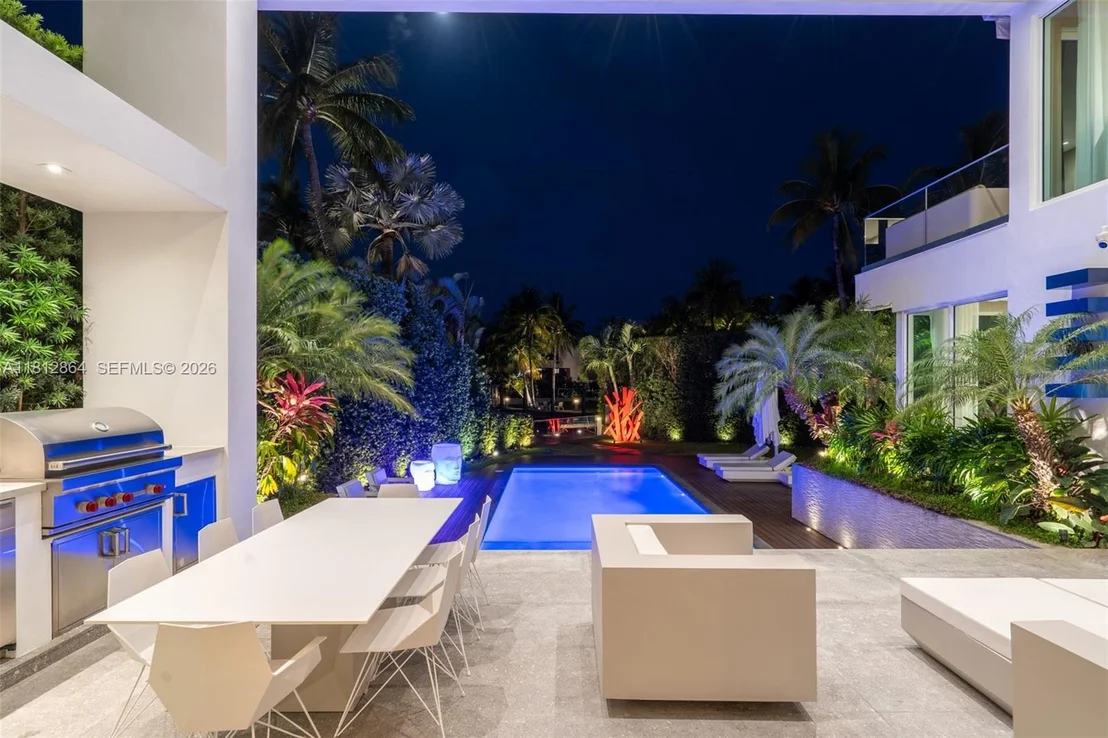 Photo of 420 Island Dr