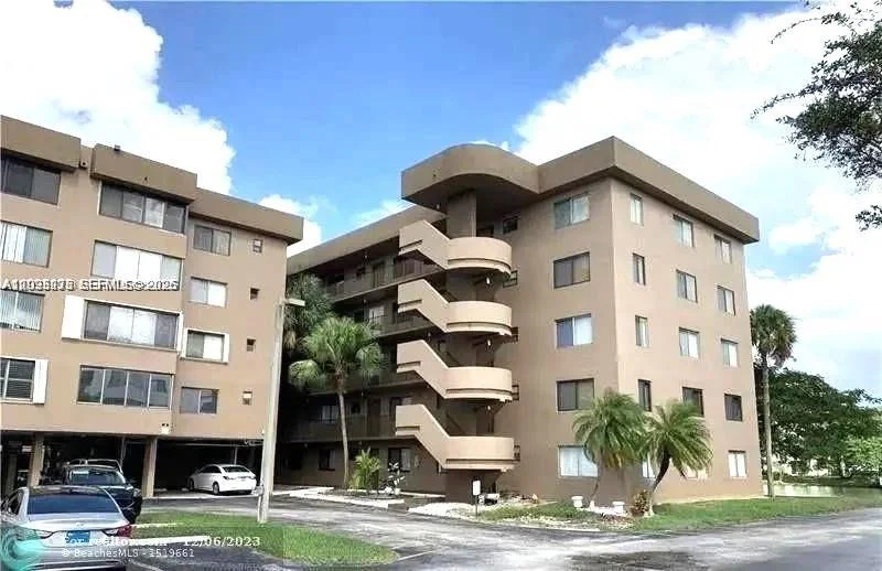 Photo of Unit 309 at 8020 Hampton Blvd
